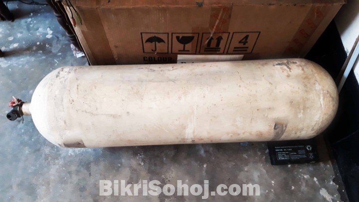 40 CNG Cylinder Urgent Sale (For car or microbus)